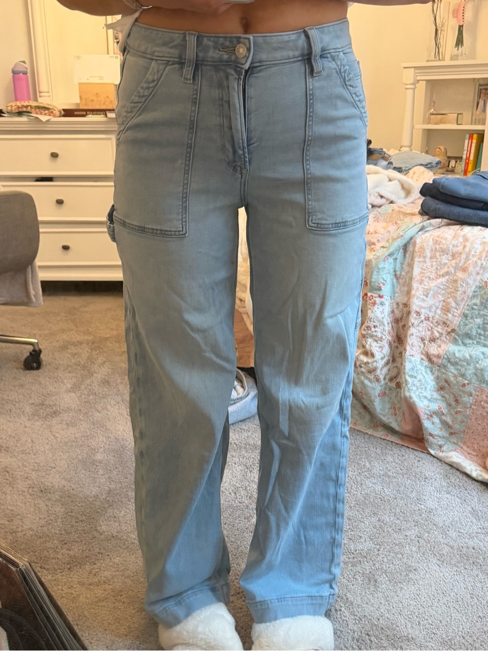 American Eagle Outfitters Light Wash Straight-Leg Jeans with Patch Pockets